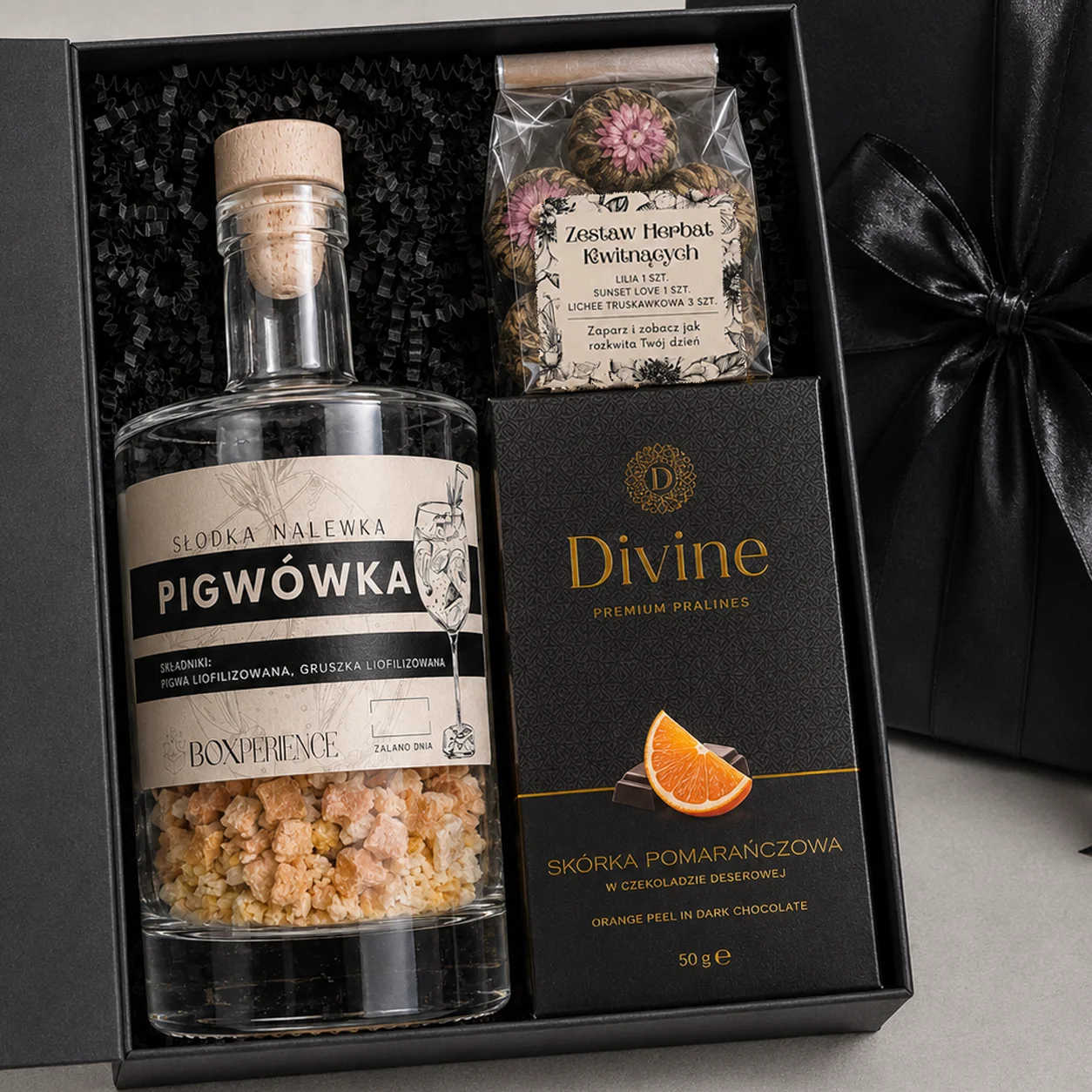 Czarny box prezentowy zestawem do przygotowania nalewki herbatami kwitnącymi i skórką pomarańczową w czekoladzie